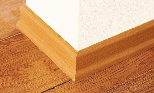 Cambie el brillo de las superficies de madera sin esfuerzo con Cera Líquida Reavivante y Aceite de Mantenimiento Osmo.