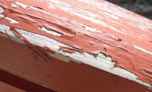 Causes for a weathering on exterior wood