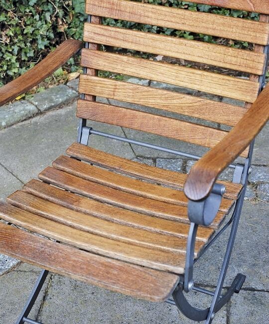 Garden furniture upkeep