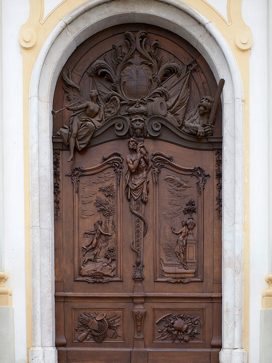 Osmo Reference Schleißheim Palace portal is treated and protected with Osmo Natural Oil Woodstain, Clear Oil Wood Finish and UV-Protection-Oil