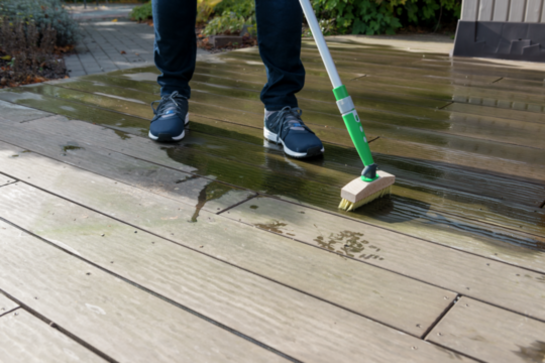 Escova para Limpeza de Decks com Cabo Slide