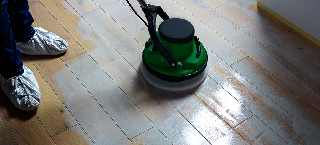 Buff Osmo Oil Stain into the wood surface with a single disc buffing machine and a white pad. After 12 hours, a protective top coat with Osmo Polyx®-Oil Original can be applied.