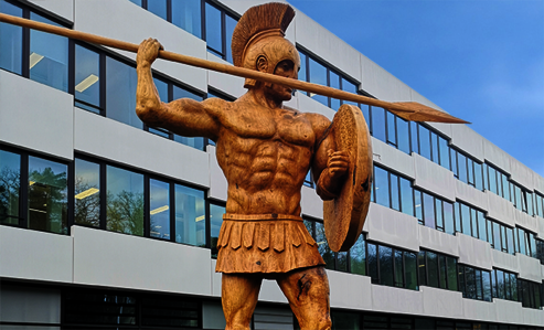Wooden sculpture of a Roman soldier by Res Hofmann protected with Osmo UV-Protection-Oil