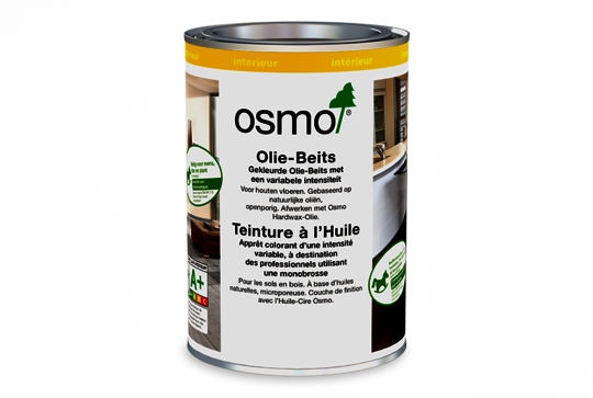Teinture à l'Huile Osmo pour votre plancher en bois massif dans le salon : facile à appliquer et à colorer individuellement pour un nouveau look.