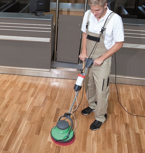 Limpie y renueve los suelos de madera comerciales con Osmo FloorXcenter