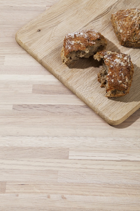 Osmo TopOil y Chopping Board Oil dan a la madera en la cocina una protección segura para los alimentos