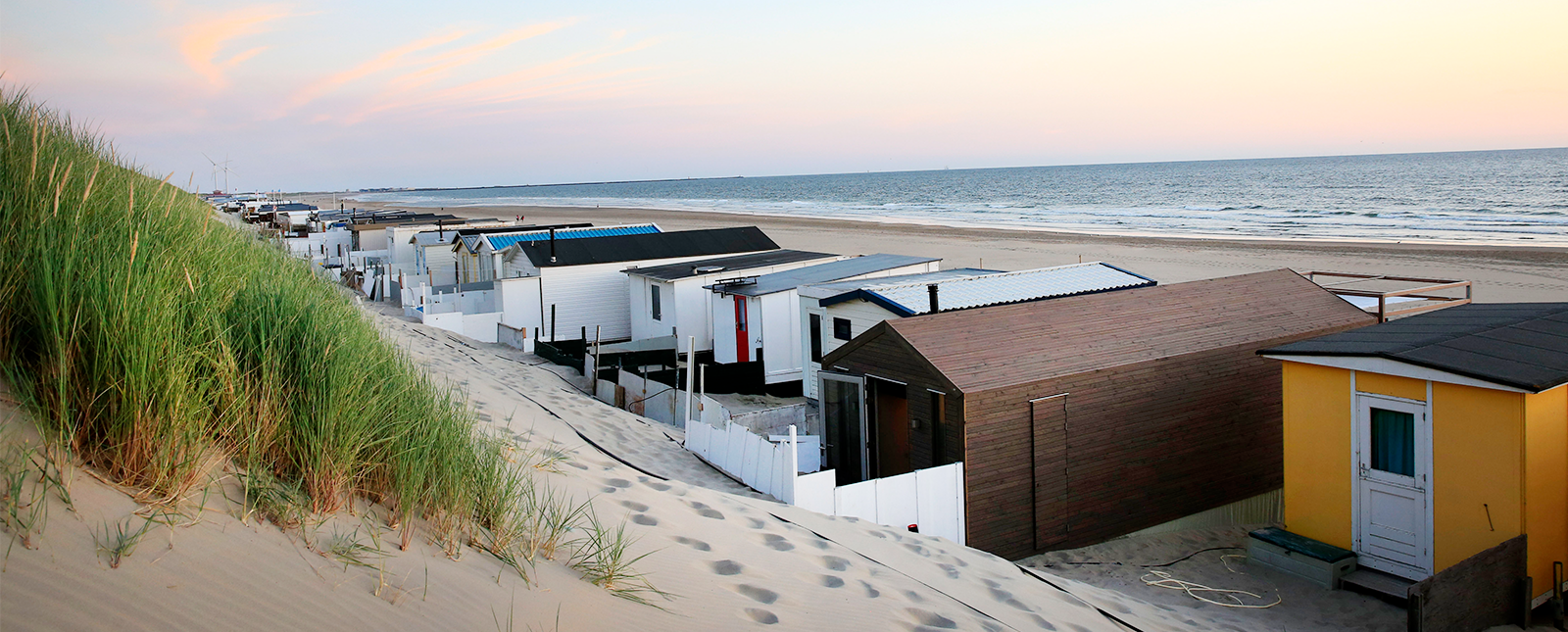 Osmo protects the tiny houses on the beach against weather and sand.